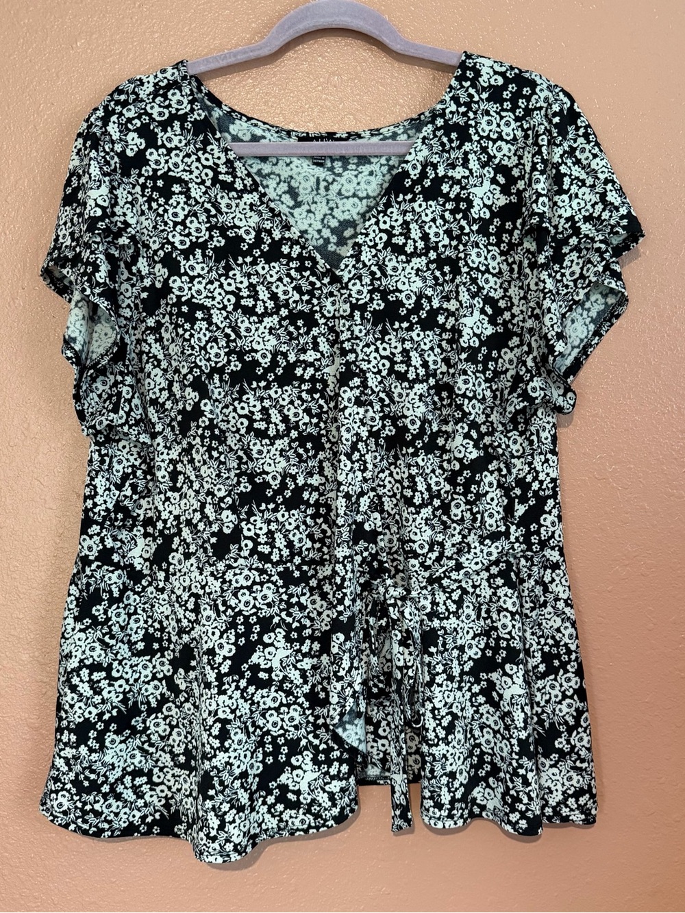 Black & White Floral V-Neck Tie-Front Tunic Top